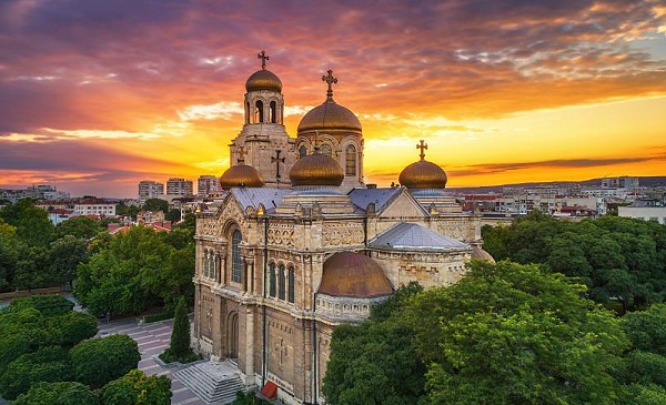 保加利亚购房移民25.5万欧元起一步到位永居