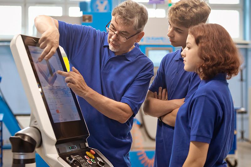 德国双元制职业教育培训场景